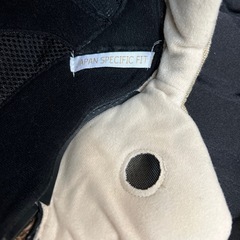 スノーボードのヘルメットとボディープロテクターの画像