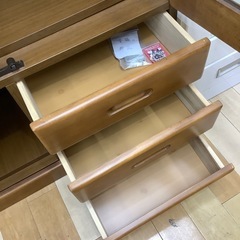 【お値下げしました！】本棚　2枚扉　ブラウン　88 ガラスの画像