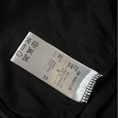 スノーボードのヘルメットとボディープロテクターの画像