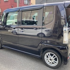 全込み超特価⭐️‼️車検8年3月18日まで有り⭐️‼️ディーラー下取り車⭐️全記録簿有り⭐️推定ワンオーナー車⭐️‼️両側パワースライドドア⭐️‼️オートエアコン⭐️‼️ナビTV＆Bluetooth♪バックカメラ付き⭐️‼️タイミングチェーンエンジン⭐️‼️安心の修復歴無し⭐️‼️27年式⭐️N-BOXカスタム⭐️SSパッケージ⭐️『令和7年度自動車税も、リサイクル料も、全てコミコミの超特価』‼️『更に千葉＆成田ナンバー管轄は名変代行無料サービス』‼️『圧倒的な安さ』‼️『超激安早い者勝ち』‼️の画像