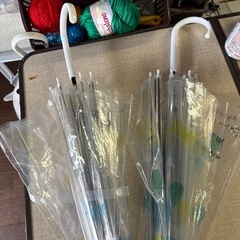 ビニール傘2本（店名入りですが消せます。の画像