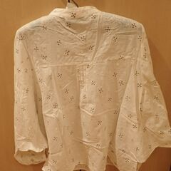 ZARA　レディース　レース・刺繍入りホワイトコットンシャツ　Lサイズの画像