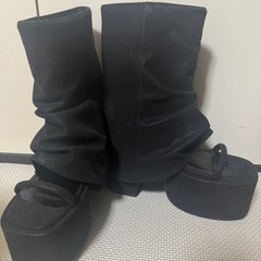 EMODAのカバーバルキーサンダルの画像
