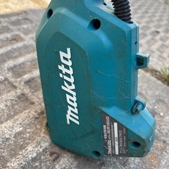 ジャンク品　
マキタ草刈り機　18Vバッテリーの画像