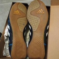 adidas靴の画像