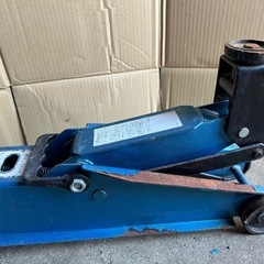 油圧式 フロアジャッキ 4輪付き ハンドル付きの画像