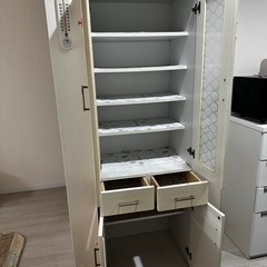 食器棚の画像