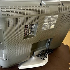 テレビと空気清浄機2個の画像