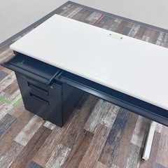 オフィスデスク　キャビネット付き３台あり。の画像