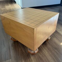 【中古】木製将棋盤 駒付き へそあり 脚付きの画像