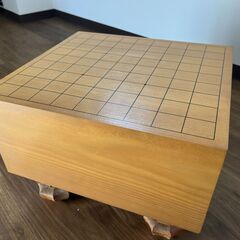 【中古】木製将棋盤 駒付き へそあり 脚付きの画像