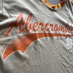 【古着】 Abercrombie 胸ロゴ Tシャツ Ｍサイズぐらい カーキっぽいの画像