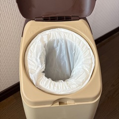 アップリカおむつゴミ箱の画像