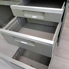 オフィスデスクの画像