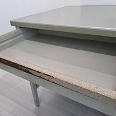 オフィスデスクの画像