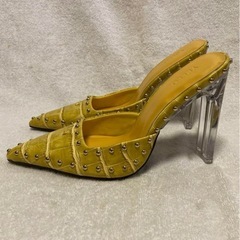 ♦️期間限定♦️(新品未使用)YELLOサンダルの画像