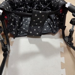 テーブルに取り付ける子供いすの画像