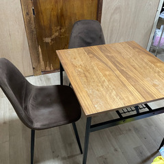 ダイニングテーブル＋イス2個セットの画像