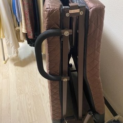 折りたたみ簡易ベッドの画像