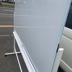 美品　キャスター付き両面ホワイトボード　幅1800の画像