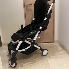 新生児用カーシート　ベビーカーの画像