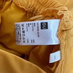 GU 黄色 スカートの画像