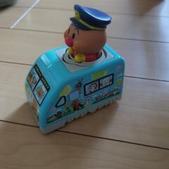 アンパンマン電車の画像