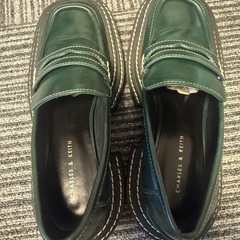 CHARLES & KEITH  ローファーの画像