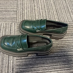 CHARLES & KEITH  ローファーの画像