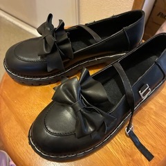 未使用スニーカーとローファーの画像