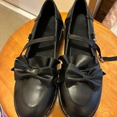 未使用スニーカーとローファーの画像
