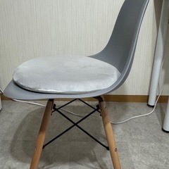 デザインチェア　クッション付き　の画像