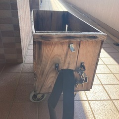 キャスター付き木製のボックスの画像