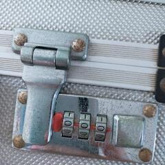 ジェラルミンケース（細かな傷有り）の画像