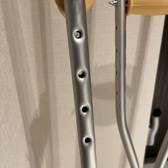 【美品】調整可能なアルミ松葉杖 Mサイズの画像