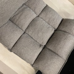 座椅子 ベージュ系の画像