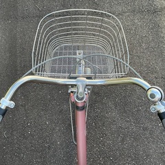 ＜整備・美品車＞24インチ・軽量アルミ・ママチャリ自転車・ピンクメタリック 変速なしの画像