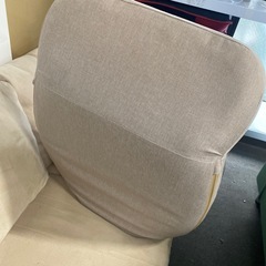 座椅子 ベージュ系の画像
