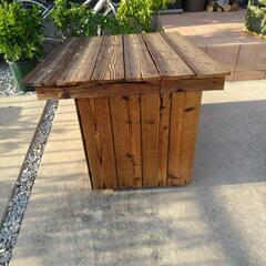焼杉で作った犬小屋の画像
