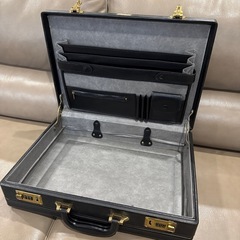 アタッシュケース ロック付 ブラックの画像