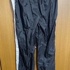 ナイキのパンツ 膝に穴あり 修繕箇所ありの画像