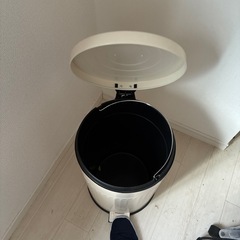 ゴミ箱の画像