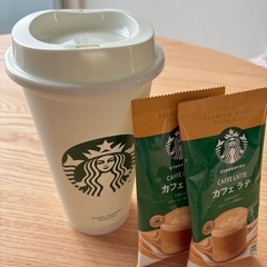 【スタバ】タンブラーとカフェラテ
の画像