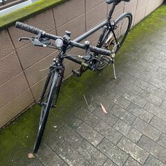 リサイクルショップどりーむ荒田店　No425 自転車　クロスバイク　２８インチ　ギア切り替え８段変速　チェーン伸びあり　ガリガリ鳴りますの画像