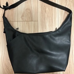 GU クロスボディバッグの画像
