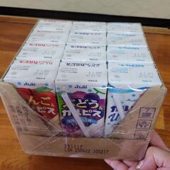 お値段交渉おけーです！カルピス　紙パック　ぶどう　りんご　セットの画像
