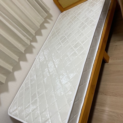 シングルベッドとマットレス