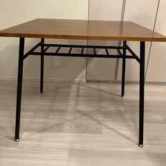 ダイニングテーブル・チェアセットの画像