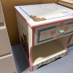 サイドテーブルの画像