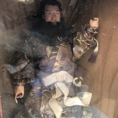 神武天皇の人形ケース入り。の画像